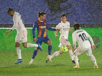 Der letzte Clasico wurde zur Regenschlacht Der letzte Clasico wurde zur Regenschlacht