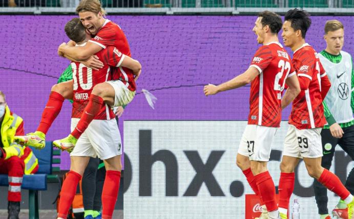 Der SC Freiburg jubelt auch in Wolfsburg