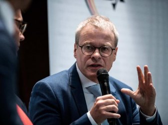 Fordert mehr Ruhe im Deutschen Fußball-Bund: Peter Peters. Foto: Fabian Strauch/dpa/Archivbild Fordert mehr Ruhe im Deutschen Fußball-Bund: Peter Peters. Foto: Fabian Strauch/dpa/Archivbild