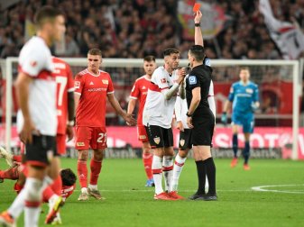 Stuttgart gelingt in Unterzahl der späte Ausgleich  Stuttgart gelingt in Unterzahl der späte Ausgleich