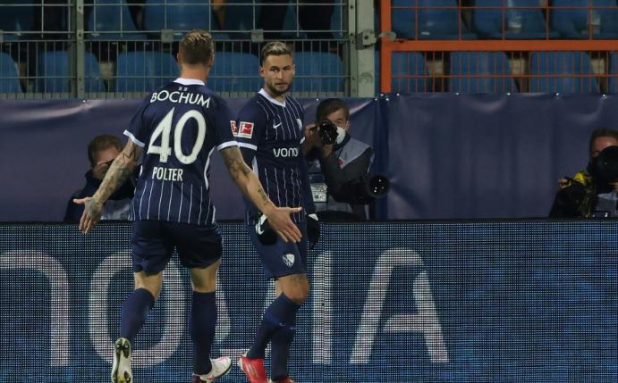 Danny Blum (r.) erzielte die frühe Führung für Bochum