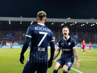 Bochums Danny Blum (l) und Sebastian Polter jubeln nach dem Treffer zum 1:0. Foto: Marcel Kusch/dpa Bochums Danny Blum (l) und Sebastian Polter jubeln nach dem Treffer zum 1:0. Foto: Marcel Kusch/dpa