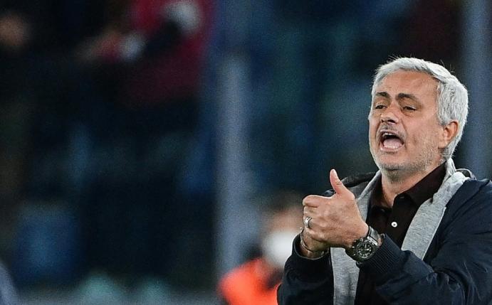 Einer von vier Trainern mit Rot: Jose Mourinho