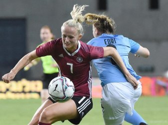 Lea Schüller (l) freut sich auf das nächste Länderspiel. Foto: Berney Ardov/dpa Lea Schüller (l) freut sich auf das nächste Länderspiel. Foto: Berney Ardov/dpa