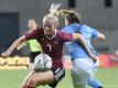 Lea Schüller (l) freut sich auf das nächste Länderspiel. Foto: Berney Ardov/dpa