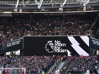 Corona-Skandal in der Premier League? Spieler bekamen Angebote für gefälschte Impfpässe Corona-Skandal in der Premier League? Spieler bekamen Angebote für gefälschte Impfpässe