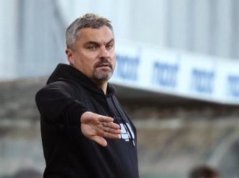 VfL-Trainer Thomas Reis möchte gegen den FC Augsburg weiterkommen. Foto: Daniel Karmann/dpa VfL-Trainer Thomas Reis möchte gegen den FC Augsburg weiterkommen. Foto: Daniel Karmann/dpa