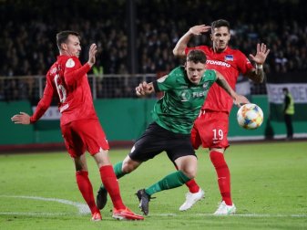Hertha zittert sich ins Achtelfinale Hertha zittert sich ins Achtelfinale