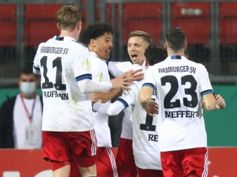 Der HSV setzte sich im Elfmeterschießen gegen den 1. FC Nürnberg durch. Foto: Daniel Karmann/dpa Der HSV setzte sich im Elfmeterschießen gegen den 1. FC Nürnberg durch. Foto: Daniel Karmann/dpa