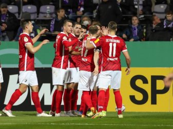 Erst nach Elfmeterschießen kam der SC Freiburg beim VfL Osnabrück weiter. Foto: Friso Gentsch/dpa Erst nach Elfmeterschießen kam der SC Freiburg beim VfL Osnabrück weiter. Foto: Friso Gentsch/dpa