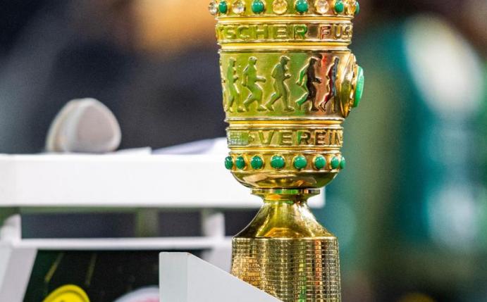 Objekt der Begierde: Der DFB-Pokal. Foto: David Inderlied/dpa