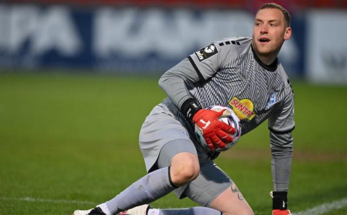 SVW-Keeper Königsmann hofft auf Überraschung: &#8222;Wettbewerb lebt von diesen Momenten&#8220;