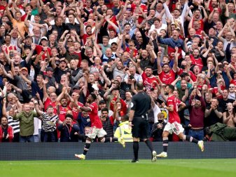 Die englische Premier League will ihre Corona-Regeln erst lockern, wenn 85 Prozent der Spieler vollständig geimpft sind. Foto: Martin Rickett/PA Wire/dpa Die englische Premier League will ihre Corona-Regeln erst lockern, wenn 85 Prozent der Spieler vollständig geimpft sind. Foto: Martin Rickett/PA Wire/dpa