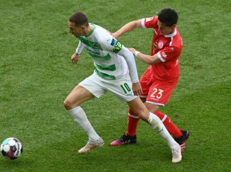 Shinta Appelkamp(r.) ist wieder zurück im Training Shinta Appelkamp(r.) ist wieder zurück im Training