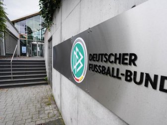 Der Eingang zur DFB-Zentrale in Frankfurt am Main. Foto: Frank Rumpenhorst/dpa Der Eingang zur DFB-Zentrale in Frankfurt am Main. Foto: Frank Rumpenhorst/dpa