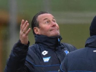Trainer Huub Stevens soll 1899 Hoffenheim aus dem Tabellenkeller holen. Foto: Uwe Anspach(Uwe Anspach) Trainer Huub Stevens soll 1899 Hoffenheim aus dem Tabellenkeller holen. Foto: Uwe Anspach(Uwe Anspach)