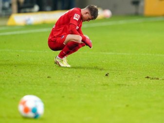 «Den Faden verloren»: Herthas Abwehrspieler Maximilian Mittelstädt zeigt sich enttäuscht. Foto: Uwe Anspach/dpa «Den Faden verloren»: Herthas Abwehrspieler Maximilian Mittelstädt zeigt sich enttäuscht. Foto: Uwe Anspach/dpa
