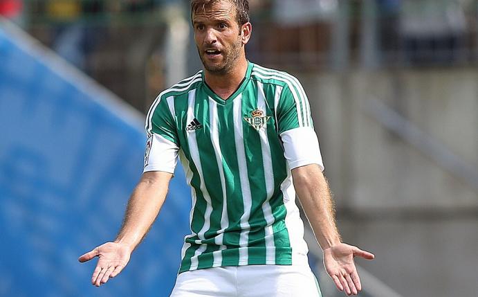 Van der Vaart konnte in Sevilla bisher nicht überzeugen (Quelle: FIRO/SID-IMAGES)