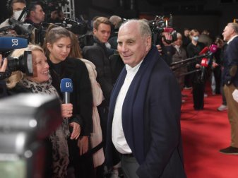 Lässt sich auf veganes Essen ein: Uli Hoeneß. Foto: Felix Hörhager/dpa Lässt sich auf veganes Essen ein: Uli Hoeneß. Foto: Felix Hörhager/dpa