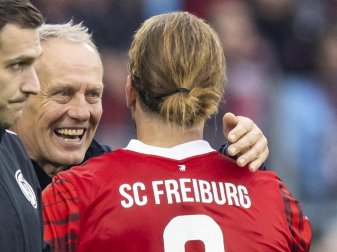 Freiburg-Coach Christian Streich (l) und Torschütze Lucas Höler sind bereit für das Spitzenspiel gegen den FC Bayern. Foto: Tom Weller/dpa Freiburg-Coach Christian Streich (l) und Torschütze Lucas Höler sind bereit für das Spitzenspiel gegen den FC Bayern. Foto: Tom Weller/dpa