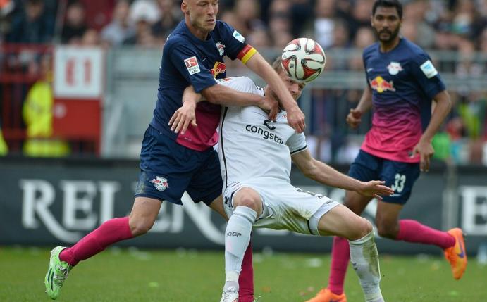 Tim Sebastian (l.) wechselt zum SC Paderborn (Quelle: PIXATHLON/SID-IMAGES)
