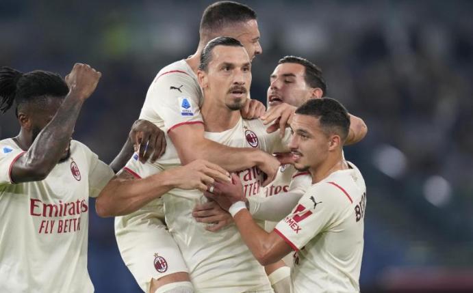 Zlatan Ibrahimovic (M) traf zur Mailänder Führung in Rom. Foto: Gregorio Borgia/AP/dpa