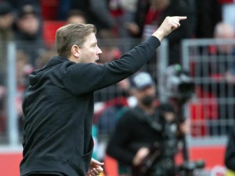 Wolfsburgs neuer Trainer Florian Kohfeldt gibt am Dienstag gegen Salzburg sein Debüt in der Champions League. Foto: Federico Gambarini/dpa Wolfsburgs neuer Trainer Florian Kohfeldt gibt am Dienstag gegen Salzburg sein Debüt in der Champions League. Foto: Federico Gambarini/dpa