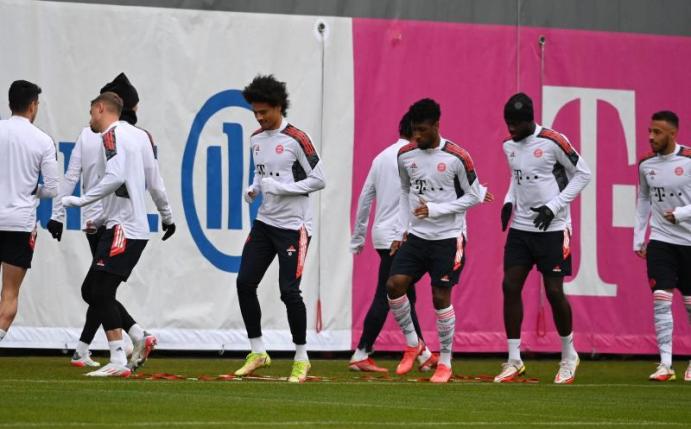 Noch ohne Trainer Julian Nagelsmann absolvierten die Bayern-Profis ihr Abschlusstraining zum Spiel gegen Benfica Lissabon. Foto: Sven Hoppe/dpa