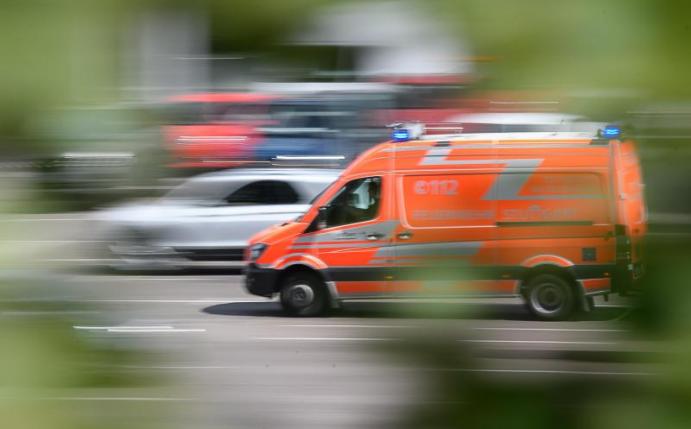 Der isländische Fußballprofi Emil Pálsson ist bei einem Zweitligaspiel in Norwegen kollabiert und ins Krankenhaus eingeliefert worden. Foto: Sebastian Gollnow/dpa