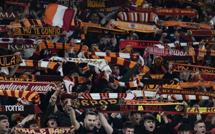 Wiederholt beleidigten die Rom-Fans Spieler rassistisch