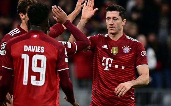 Lewandowski trifft dreifach - Bayern gewinnt souverän