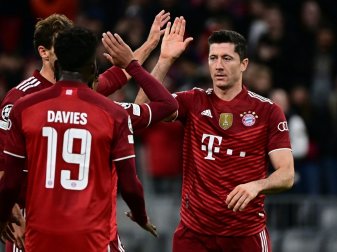 Lewandowski trifft dreifach - Bayern gewinnt souverän Lewandowski trifft dreifach - Bayern gewinnt souverän