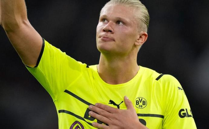 BVB-Star Erling Haaland gehört zu den begehrtesten Stürmern der Welt. Foto: Peter Dejong/AP/dpa