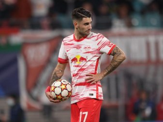 Leipzigs Dominik Szoboszlai hält den Ball während des Spiels. Foto: Jan Woitas/dpa-Zentralbild/dpa Leipzigs Dominik Szoboszlai hält den Ball während des Spiels. Foto: Jan Woitas/dpa-Zentralbild/dpa