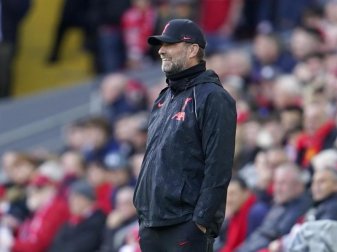 Liverpools Trainer Jürgen Klopp steht am Spielfeldrand. (Archivbild). Foto: Jon Super/AP/dpa
