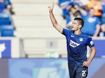 Hoffenheims Stürmer Andrej Kramaric jubelt über ein Tor für seine Mannschaft. Foto: Uwe Anspach/dpa