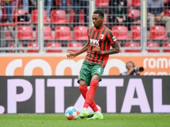 Der FC Augsburg und Reece Oxford haben ihre Zusammenarbeit vorzeitig bis zum 30. Juni 2025 ausgeweitet. Foto: Matthias Balk/dpa Der FC Augsburg und Reece Oxford haben ihre Zusammenarbeit vorzeitig bis zum 30. Juni 2025 ausgeweitet. Foto: Matthias Balk/dpa