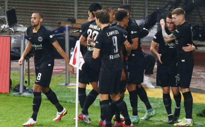 Last-Minute-Tor: Frankfurt sicher im Sechzehntelfinale