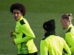 Axel Witsel (l) soll von Juventus umworben sein. Foto: Bernd Thissen/dpa