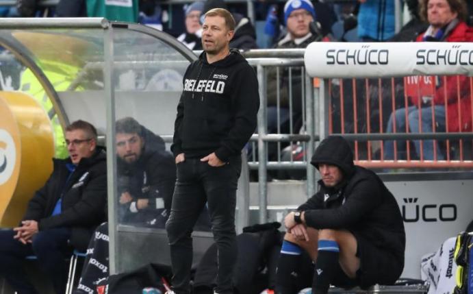 Steht in Bielefeld unter Zugzwang: Trainer Frank Kramer. Foto: Friso Gentsch/dpa