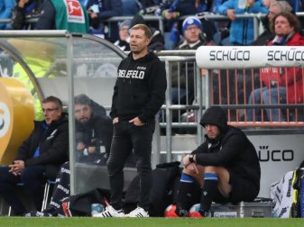 Steht in Bielefeld unter Zugzwang: Trainer Frank Kramer. Foto: Friso Gentsch/dpa Steht in Bielefeld unter Zugzwang: Trainer Frank Kramer. Foto: Friso Gentsch/dpa