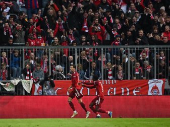 Leon Goretzka (l) und Alphonso Davies bejubeln das 1:0 der Bayern gegen Freiburg. Foto: Sven Hoppe/dpa Leon Goretzka (l) und Alphonso Davies bejubeln das 1:0 der Bayern gegen Freiburg. Foto: Sven Hoppe/dpa