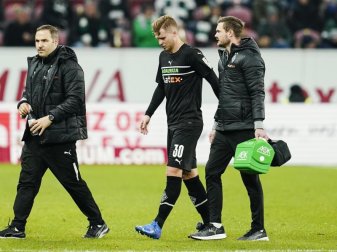 Gladbachs Nico Elvedi (M) musste in Mainz verletzt vom Platz. Foto: Uwe Anspach/dpa Gladbachs Nico Elvedi (M) musste in Mainz verletzt vom Platz. Foto: Uwe Anspach/dpa