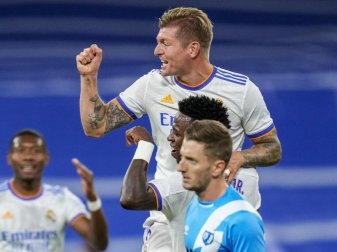 Toni Kroos bejubelt sein Tor gegen Rayo Vallecano. Foto: Manu Fernandez/AP/dpa Toni Kroos bejubelt sein Tor gegen Rayo Vallecano. Foto: Manu Fernandez/AP/dpa