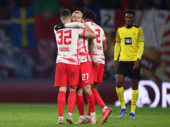 Leipzigs Spieler feiern den Sieg über den BVB. Foto: Jan Woitas/dpa-Zentralbild/dpa