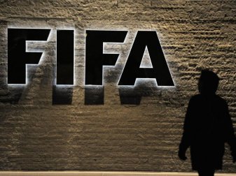 Die FIFA erntet für den Vorschlag, die WM alle zwei Jahre auszutragen, viel Kritik. Foto: Steffen Schmidt/KEYSTONE FILE/dpa