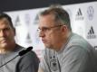 DFB-Direktor Oliver Bierhoff (l) und DFB-Arzt Tim Meyer bei der Pressekonferenz der Nationalmannschaft nach dem positiven Corona-Fall. Foto: Swen Pförtner/dpa