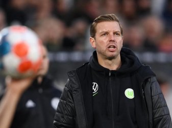 Drückt Werder Bremen für einen Aufstieg die Daumen: Wolfsburgs neuer Trainer Florian Kohfeldt. Foto: Swen Pförtner/dpa Drückt Werder Bremen für einen Aufstieg die Daumen: Wolfsburgs neuer Trainer Florian Kohfeldt. Foto: Swen Pförtner/dpa