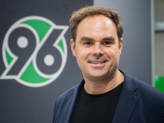 Steht bei Hannover 96 offenbar schon wieder vor dem Aus: Geschäftsführer Robert Schäfer. Foto: Julian Stratenschulte/dpa