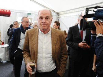 Uli Hoeneß (M) darf sich drei Jahre lang nichts zuschulden kommen lassen. Foto: Andreas Gebert Uli Hoeneß (M) darf sich drei Jahre lang nichts zuschulden kommen lassen. Foto: Andreas Gebert